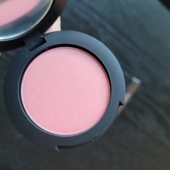 Younique MOODSTRUCK pressed blusher - Sisterly - Picture 2 of 7